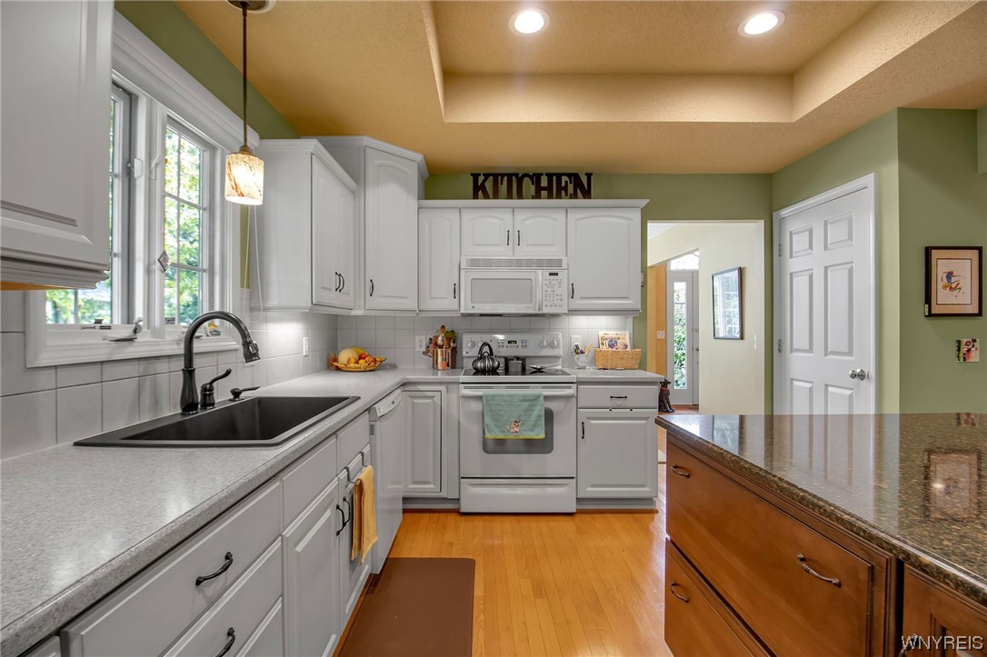 998 North Forest Road Amherst, NY 14221 - Photo 14 of 43