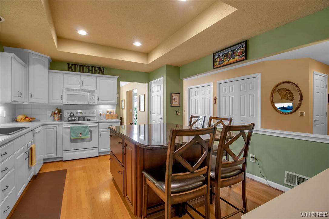 998 North Forest Road Amherst, NY 14221 - Photo 15 of 43