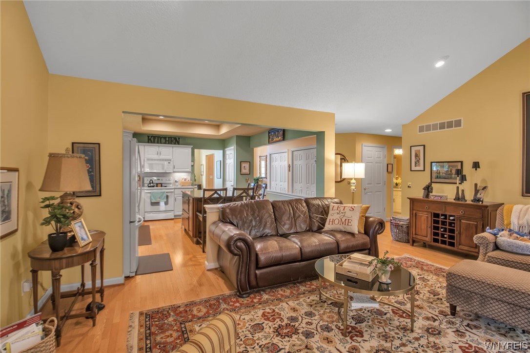 998 North Forest Road Amherst, NY 14221 - Photo 19 of 43