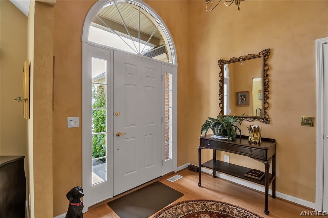 998 North Forest Road Amherst, NY 14221 - Photo 4 of 43