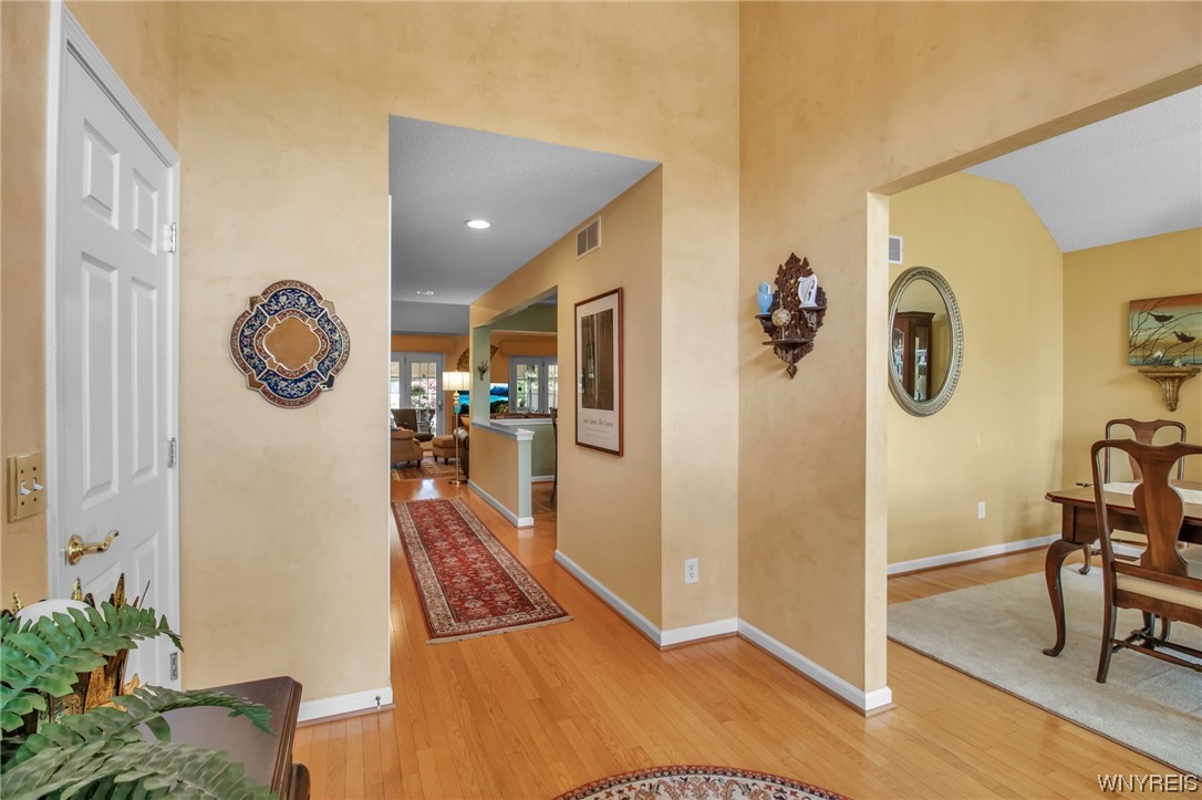 998 North Forest Road Amherst, NY 14221 - Photo 6 of 43