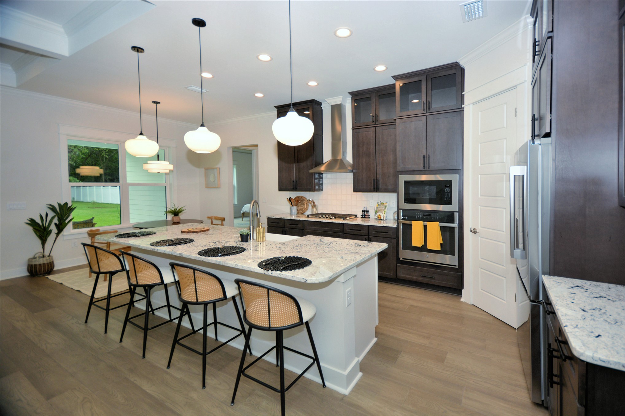 2646 Bailey Road Fernandina Beach, FL 32034 - Photo 10 of 42 a kitchen with a table and chairs in it