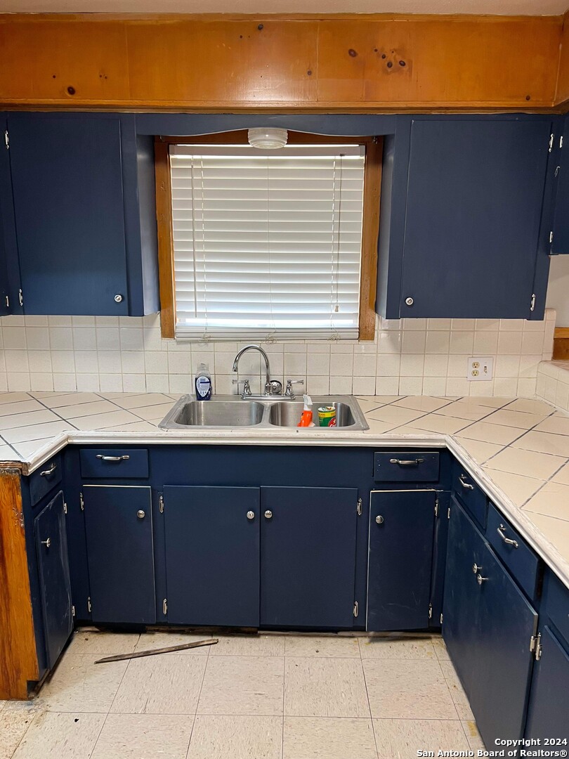 1603 1st Street Zapata, TX 78076 - Photo 5 of 11