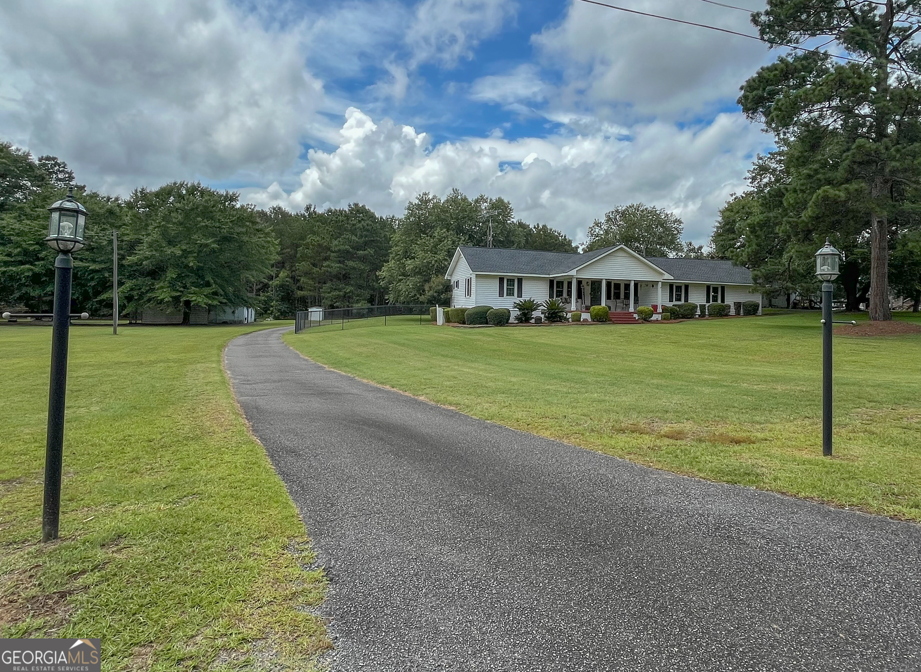 431 Strickland Road Dublin, GA 31021 - Photo 3 of 44