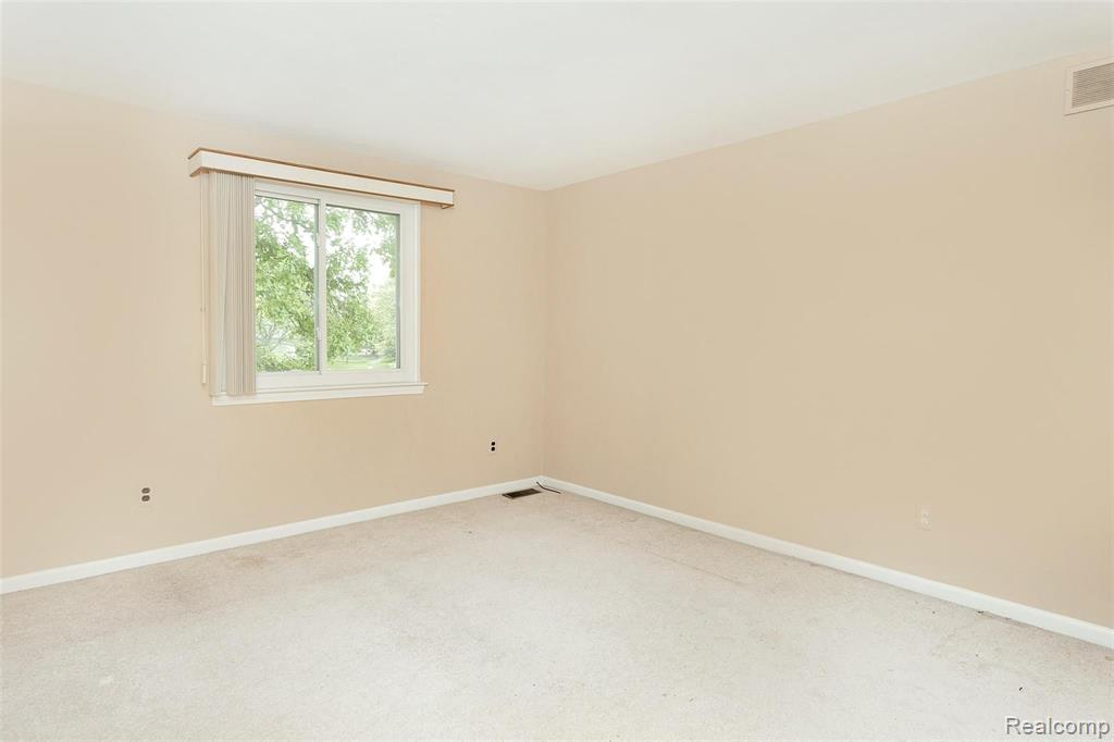 2833 Chancery Court Rochester Hills, MI 48306 - Photo 18 of 38