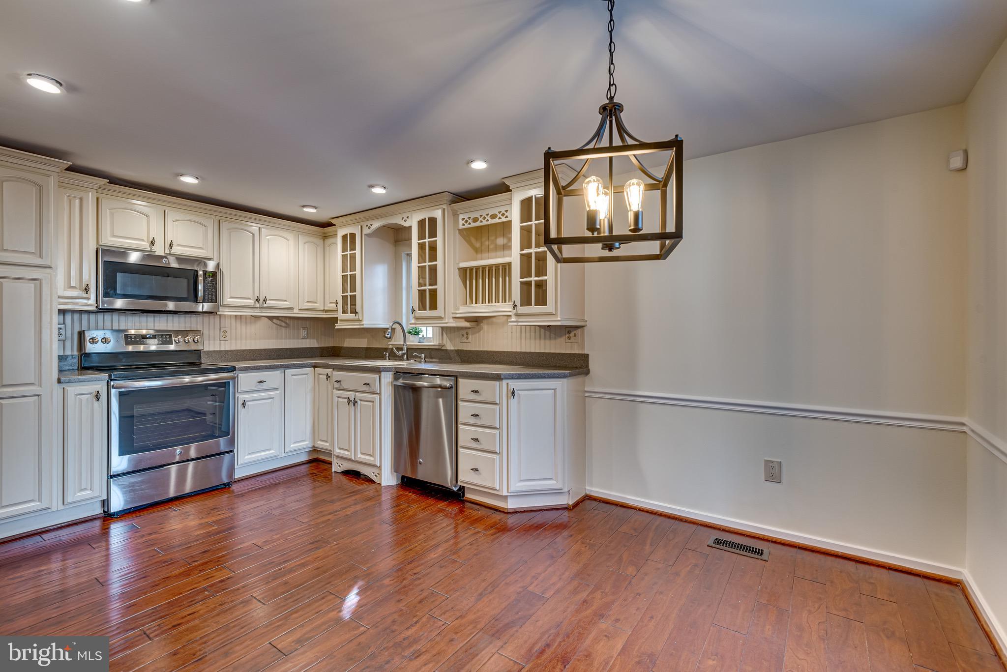 413 Golf Course Drive Arnold, MD 21012 - Photo 3 of 61 Kitchen with eat in area