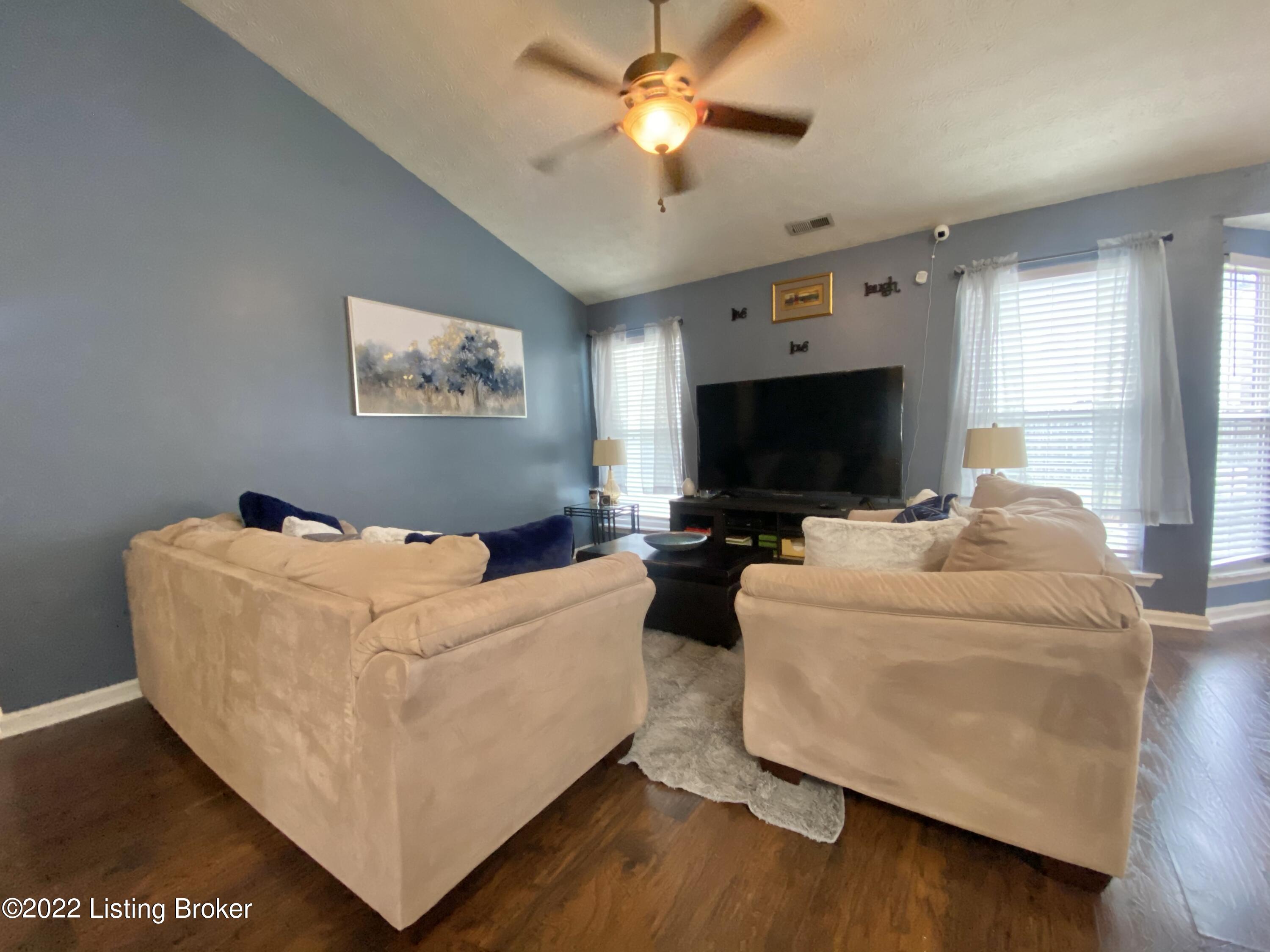 7806 Lariat Road Louisville, KY 40219 - Photo 16 of 38 CEB442A4-466F-4A5C-A3F0-AF9850363651