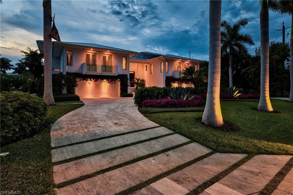 2290 Tarpon Road Naples, FL 34102 - Photo 30 of 35 a front view of a house with garden