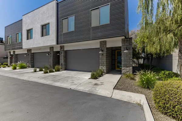 $3,000 | 4222 North 21st Street, Unit 8, Phoenix, AZ 85016