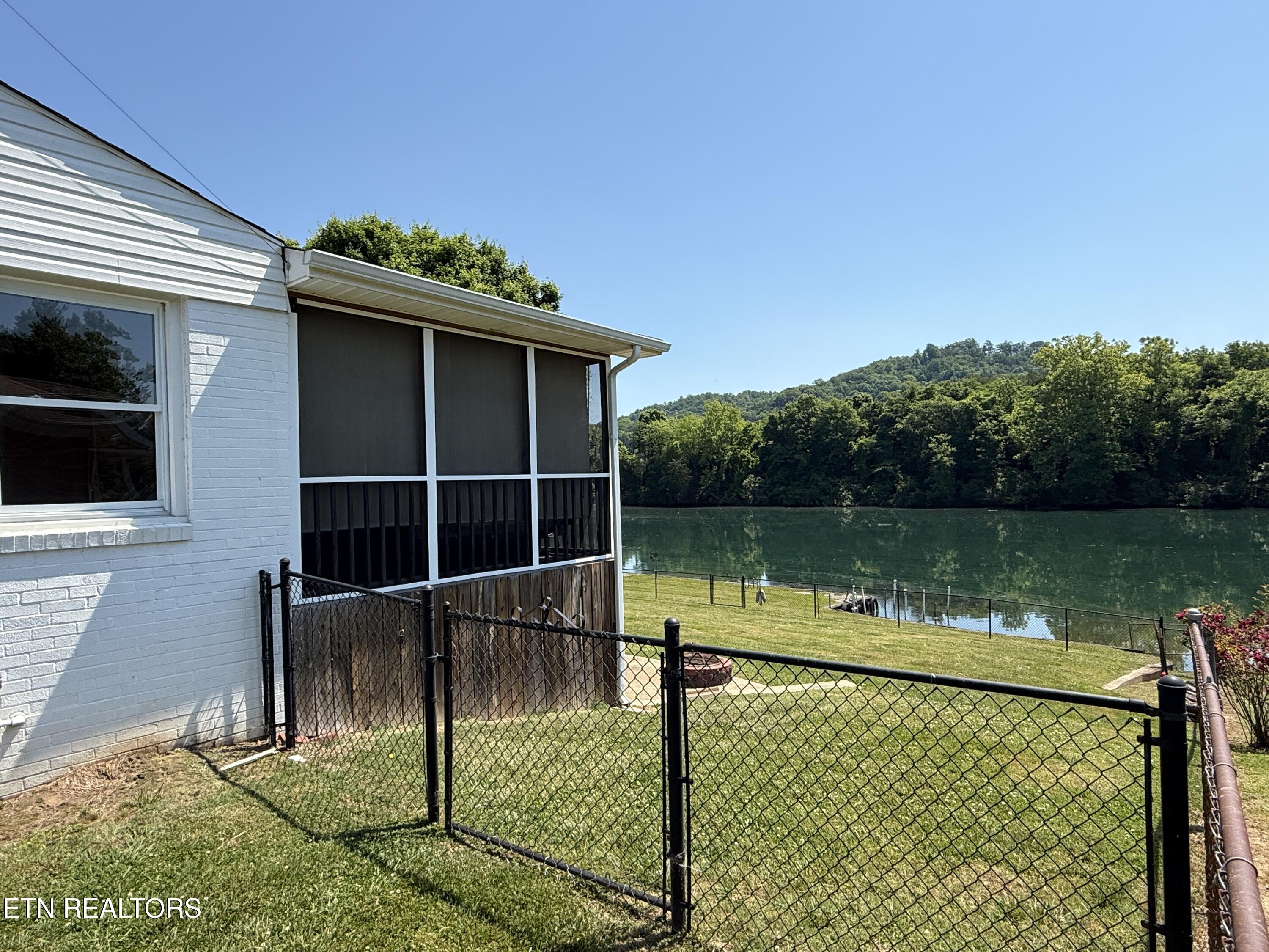 408 Riverside Drive Clinton, TN 37716 - Photo 9 of 29 IMG_6975