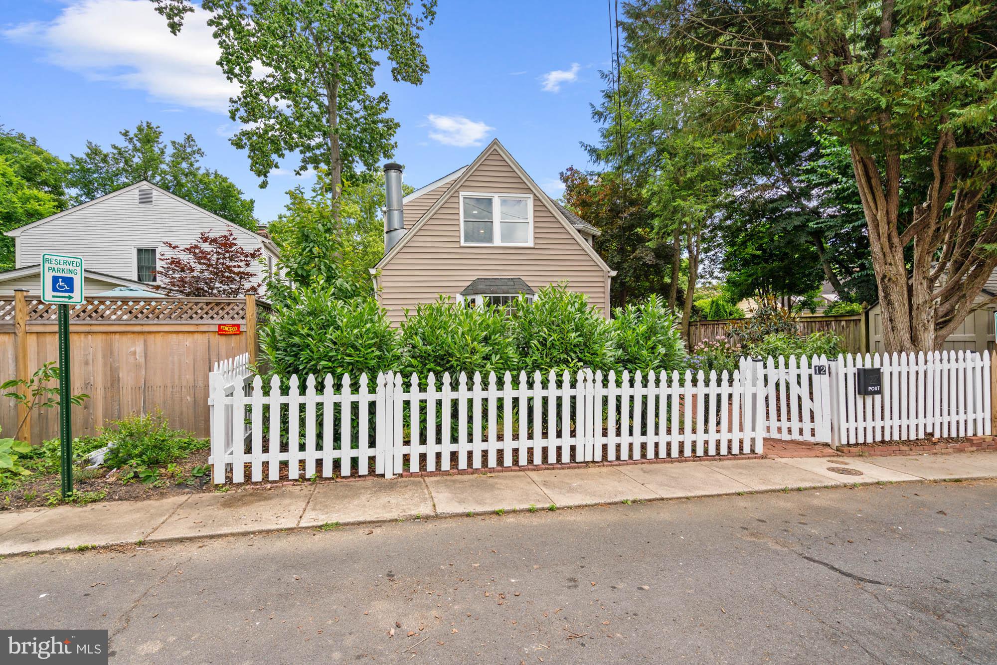 12 Wellesley Circle Glen Echo, MD 20812 - Photo 2 of 52