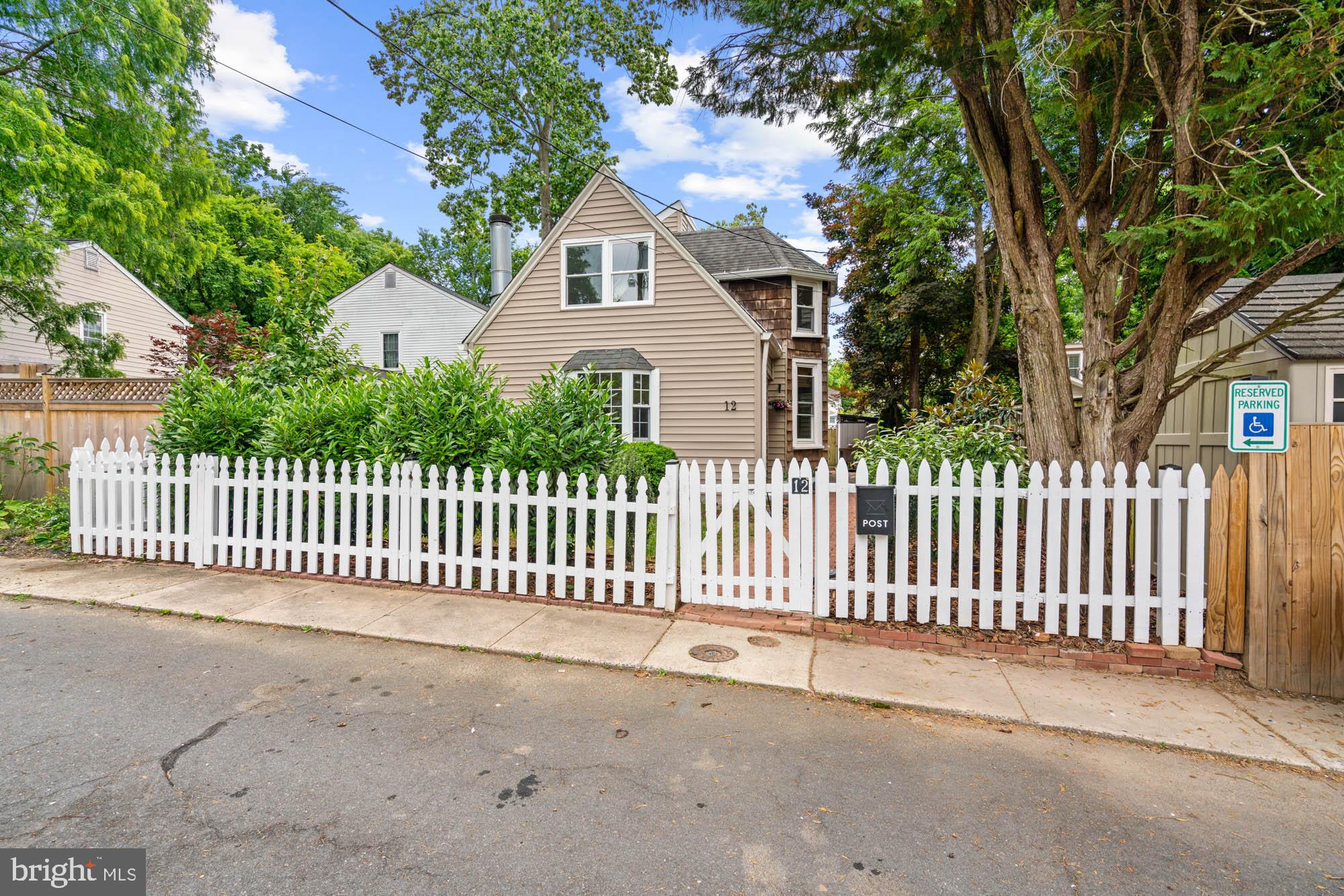 12 Wellesley Circle Glen Echo, MD 20812 - Photo 3 of 52