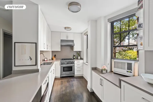$2,950,000 | 290 6th Avenue, Unit 3CD | Greenwich Village