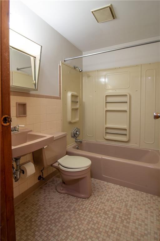 241 West Allegheny Road Imperial, PA 15126 - Photo 16 of 24 Gallery Image 16