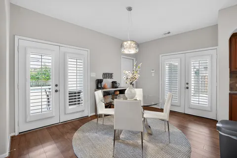 $750,000 | 42 South Crisp Morning Circle, The Woodlands, TX 77382