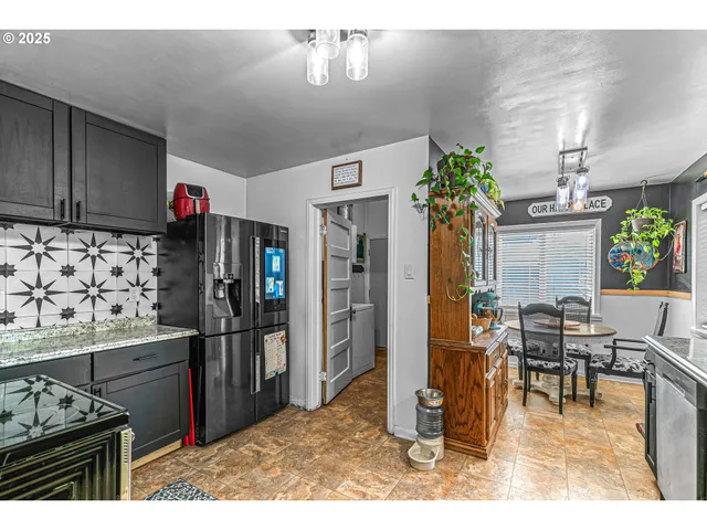 $349,000 | 219 Berrydale Avenue, Medford, OR 97501