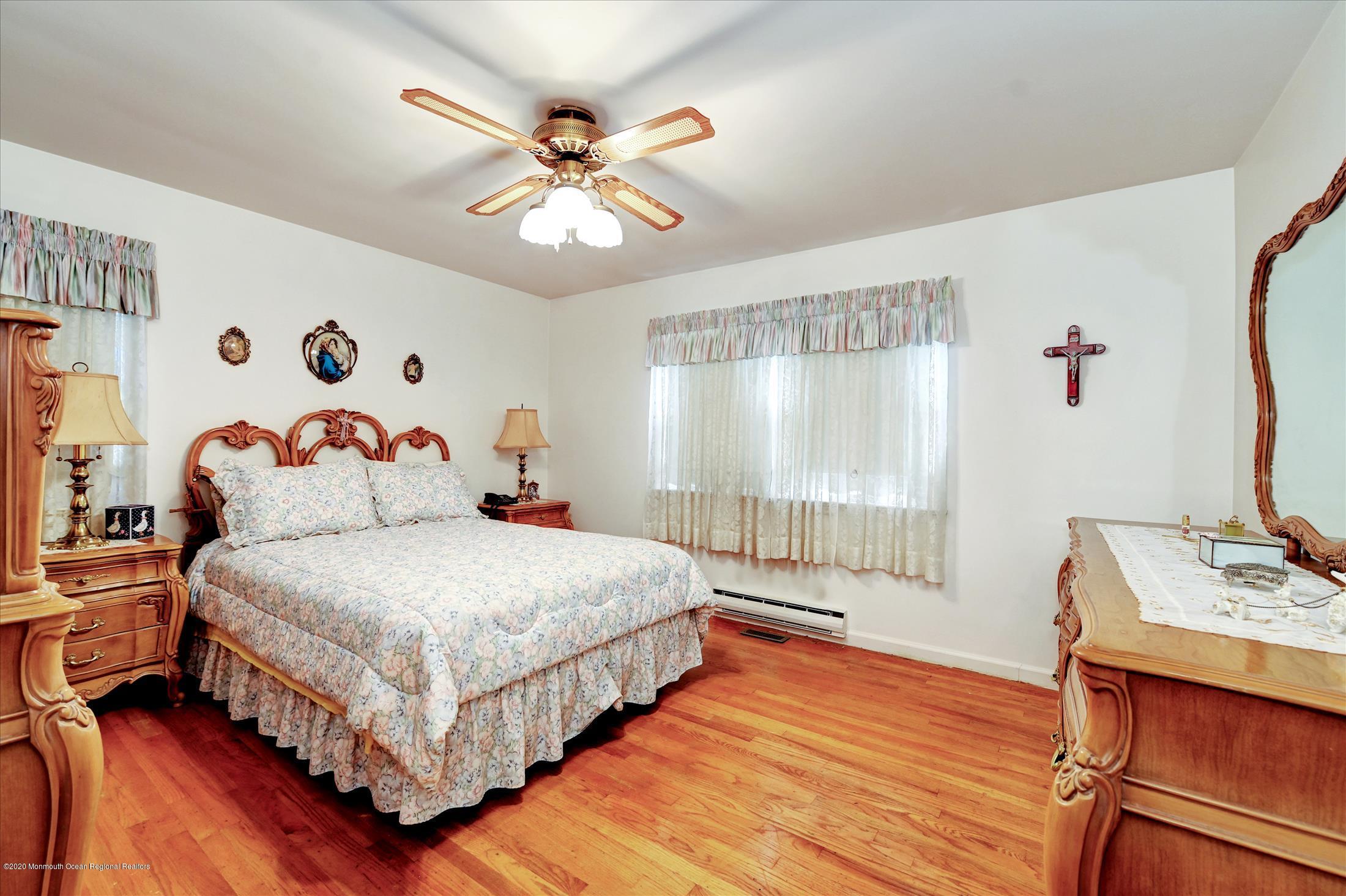32 Manor Road Colts Neck, NJ 07722 - Photo 11 of 27 Bedroom