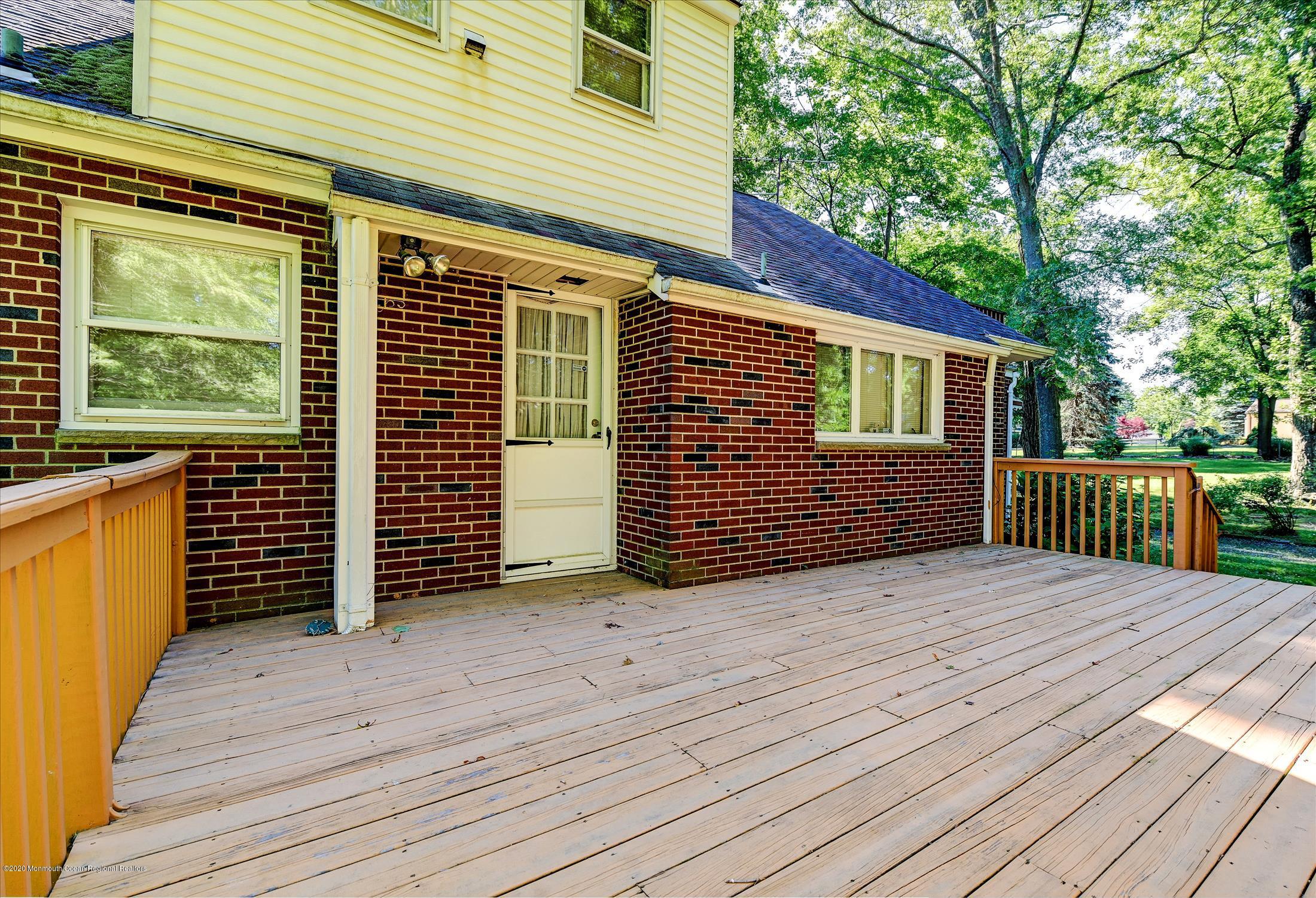 32 Manor Road Colts Neck, NJ 07722 - Photo 23 of 27 Deck