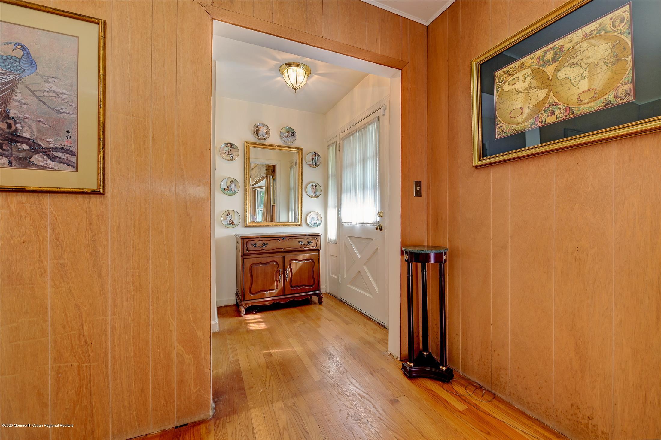 32 Manor Road Colts Neck, NJ 07722 - Photo 3 of 27 Entrance