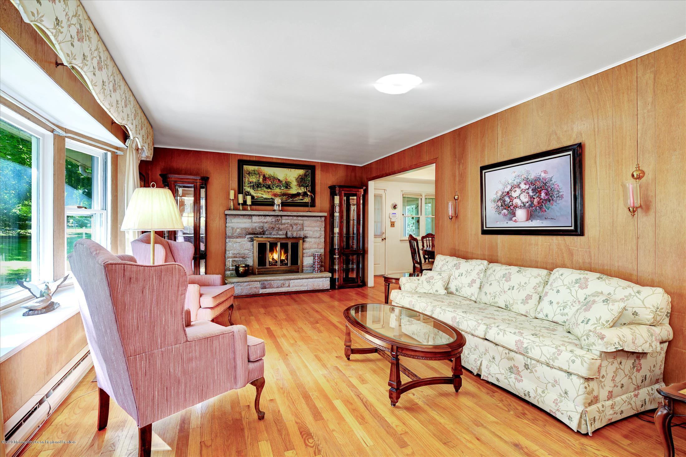 32 Manor Road Colts Neck, NJ 07722 - Photo 5 of 27 Living Room (2)