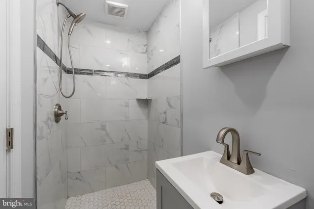 $3,500 | 1401 18th Place Southeast, Washington, DC 20020