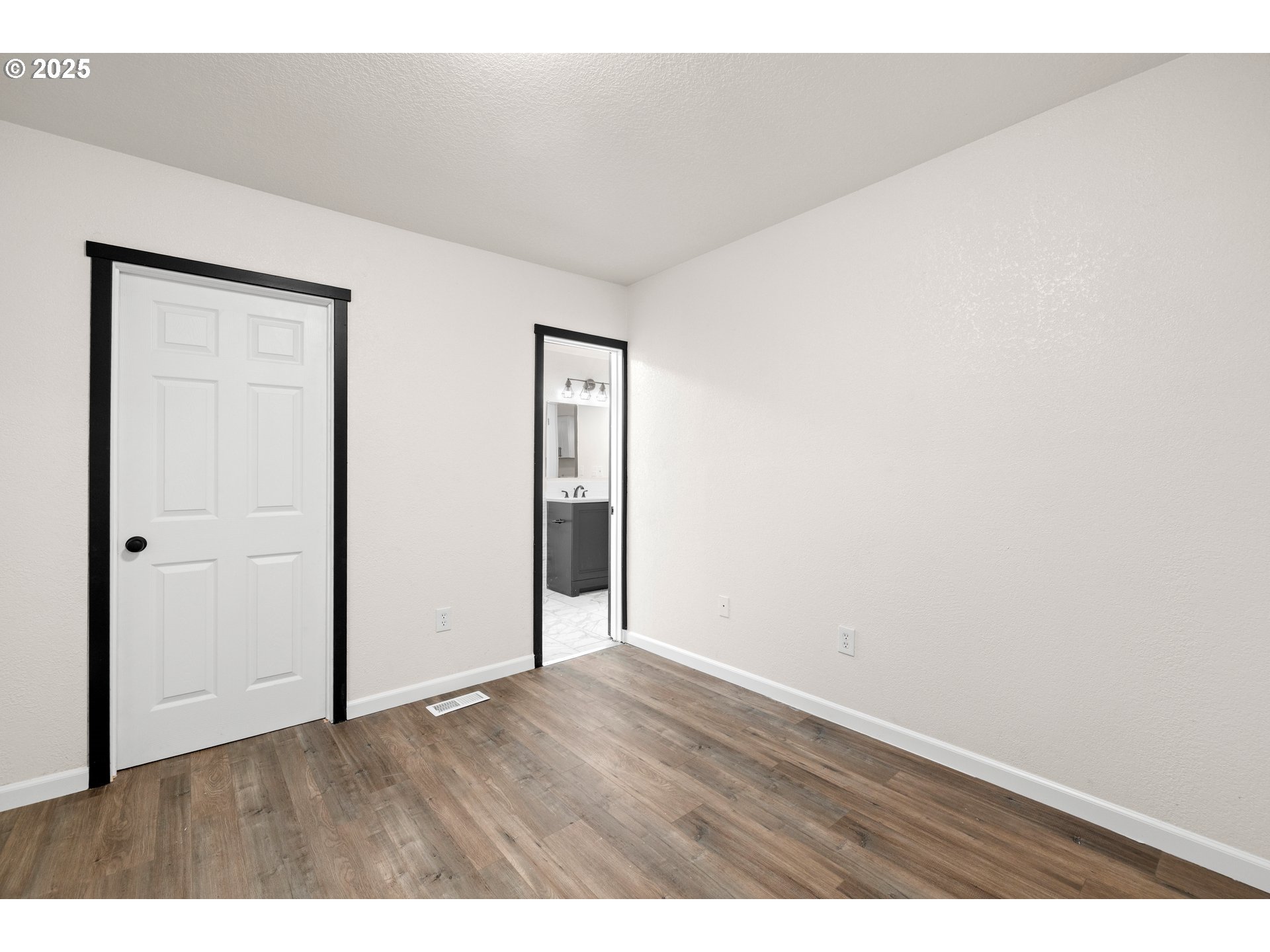 8412 Southeast Liebe Street Portland, OR 97266 - Photo 7 of 31