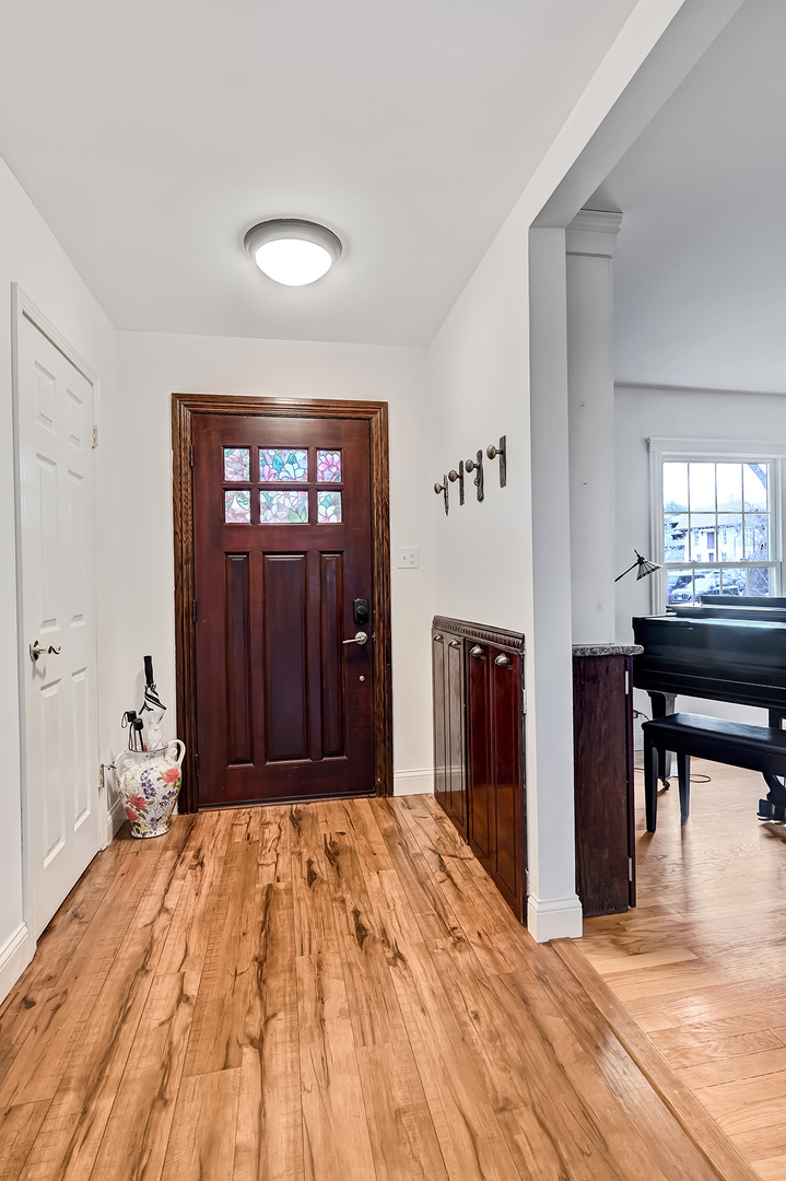 15 North County Line Road Hinsdale, IL 60521 - Photo 3 of 30