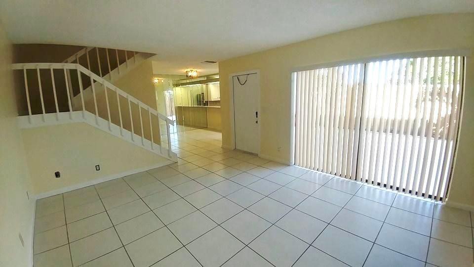 702 Springdale Circle Palm Springs, FL 33461 - Photo 2 of 25 SD77