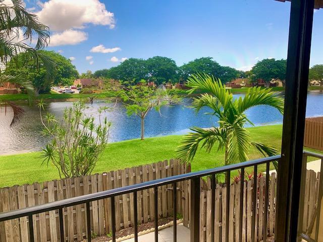 702 Springdale Circle Palm Springs, FL 33461 - Photo 4 of 25 thumbnail (3)