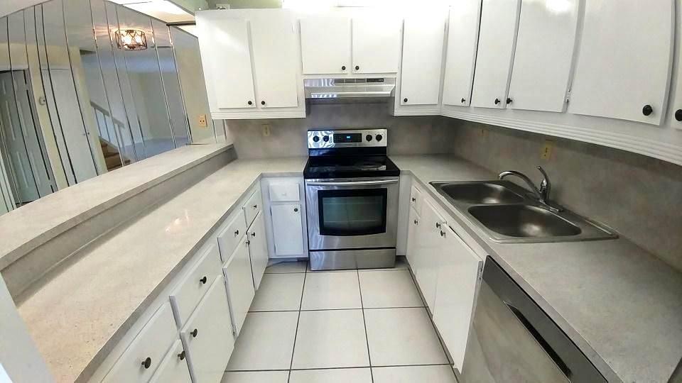702 Springdale Circle Palm Springs, FL 33461 - Photo 5 of 25 SD81