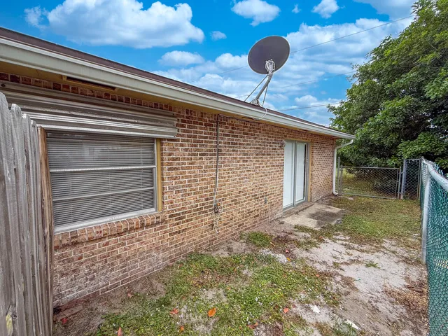 $1,800 | 2682 Hinda Road, Unit A, West Palm Beach, FL 33403