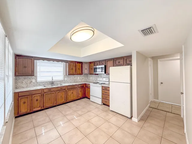 $1,800 | 2682 Hinda Road, Unit A, West Palm Beach, FL 33403