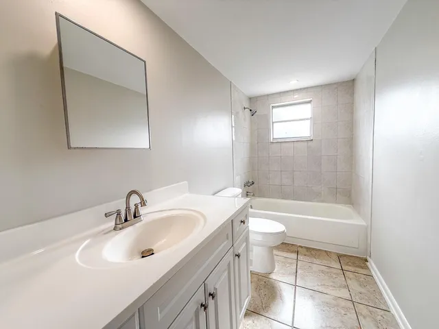 $1,800 | 2682 Hinda Road, Unit A, West Palm Beach, FL 33403