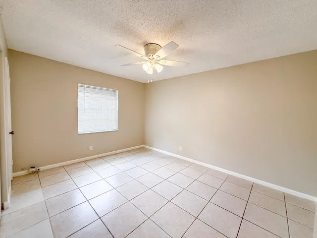 $1,800 | 2682 Hinda Road, Unit A, West Palm Beach, FL 33403