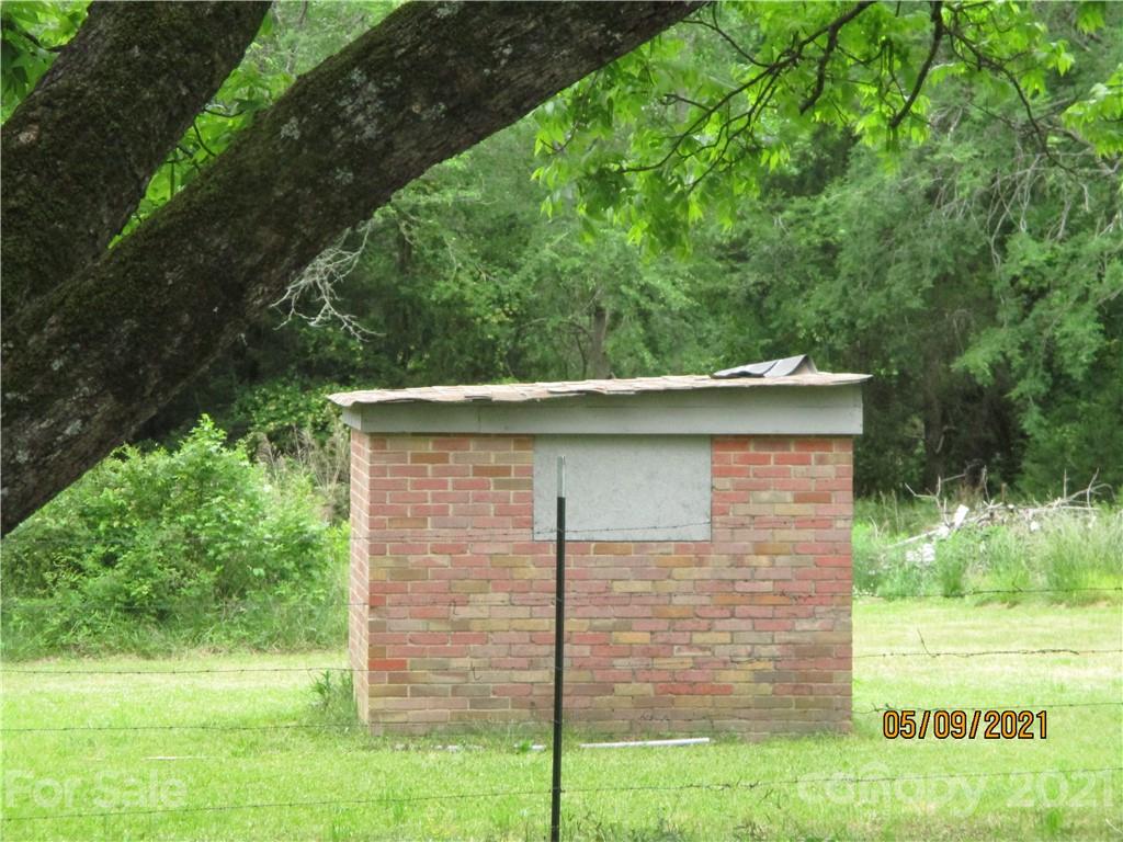 1287 Potter Road Lancaster, SC 29720 - Photo 22 of 25 a view of a backyard with barn and large trees