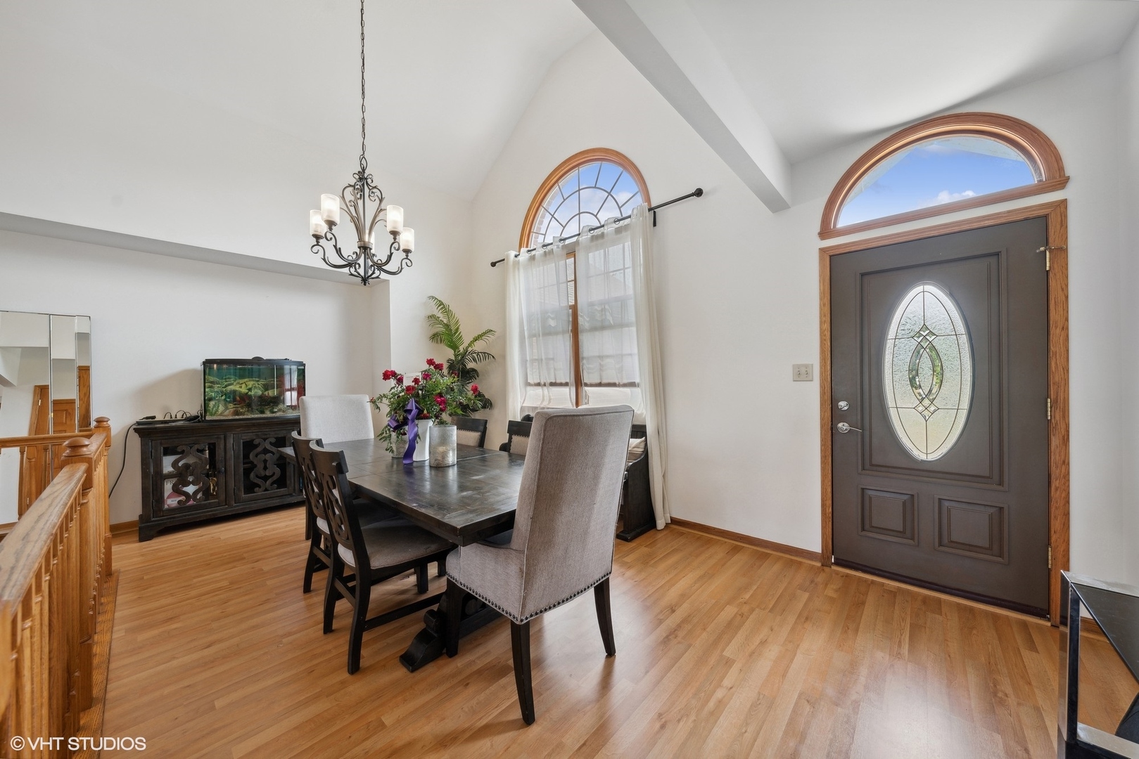 331 Coventry Lane Crete, IL 60417 - Photo 2 of 19 a view of a livingroom with furniture wooden floor and a chandelier
