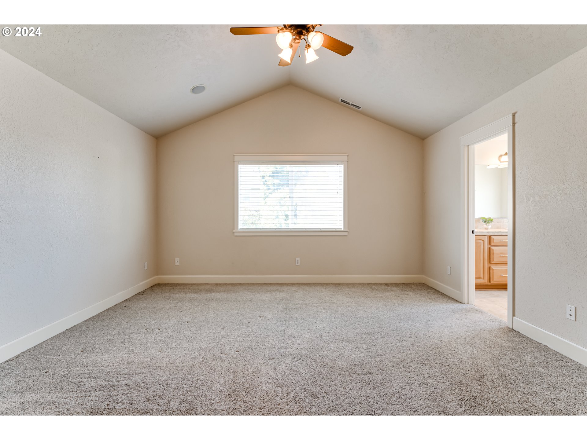 3313 Falcon Drive Springfield, OR 97477 - Photo 16 of 36 a view of a livingroom with a window
