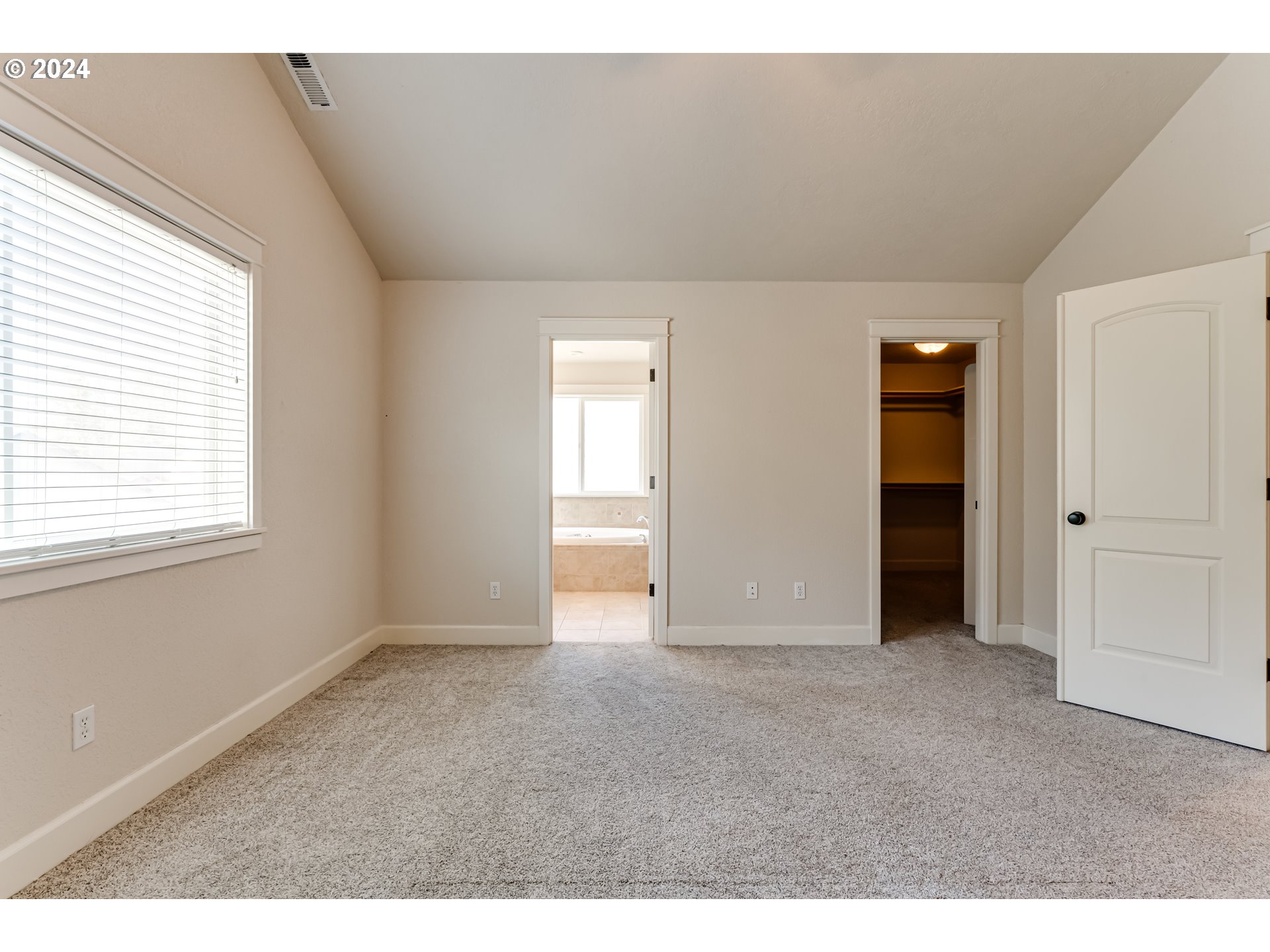 3313 Falcon Drive Springfield, OR 97477 - Photo 18 of 36 a view of an empty room with a window