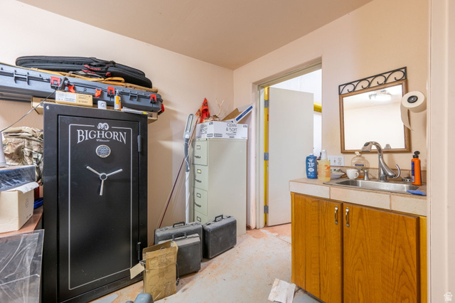 555 East S Nichols Peak Road Washington, UT 84780 - Photo 11 of 20 Interior space featuring vanity and concrete floors