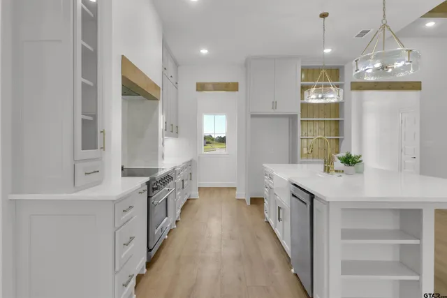 $529,900 | 17560 Sugar Bluff Lane, Flint, TX 75762