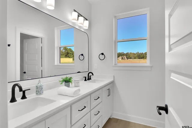 $529,900 | 17560 Sugar Bluff Lane, Flint, TX 75762