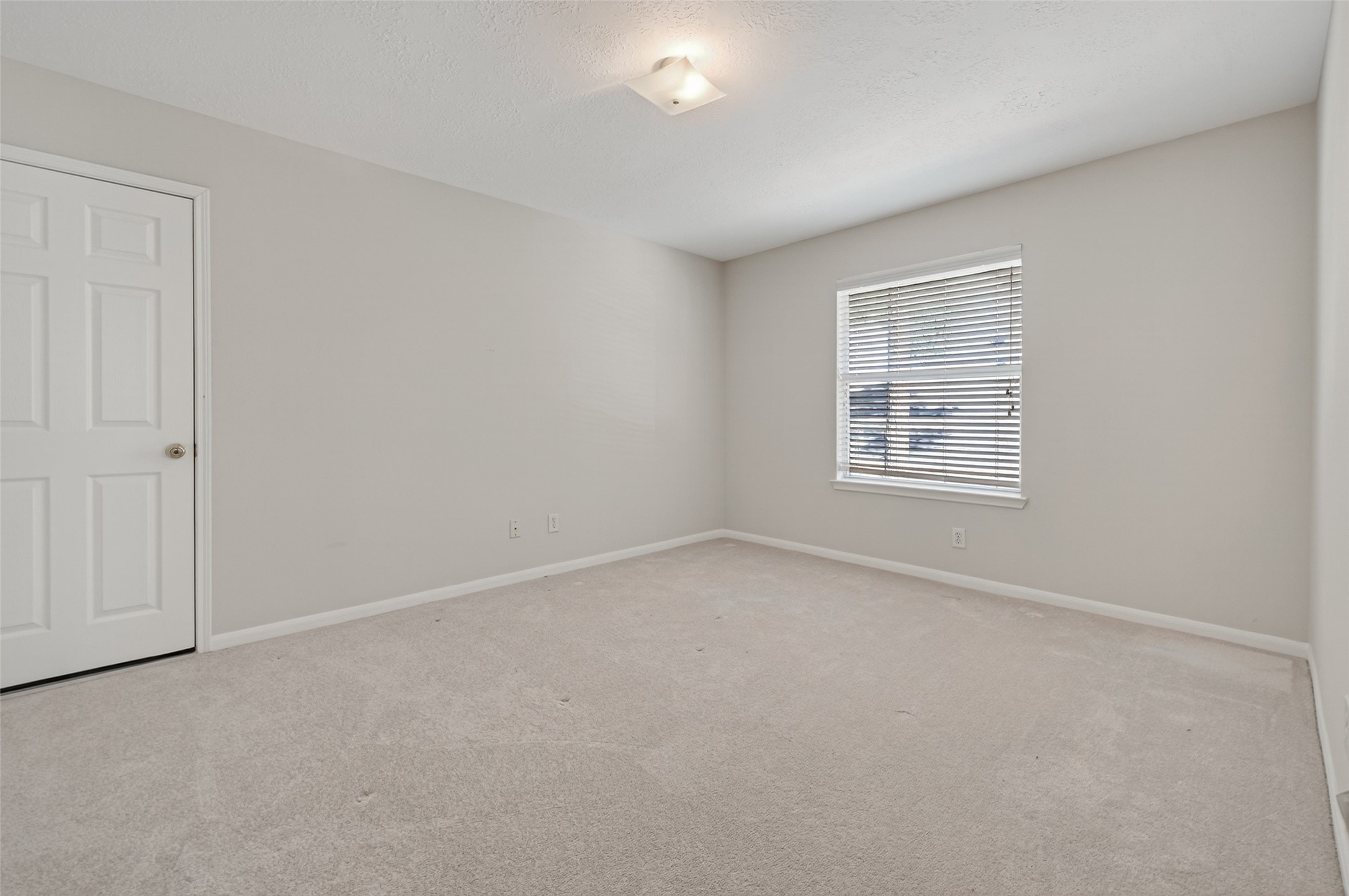 39 North Delta Mill Circle Conroe, TX 77385 - Photo 28 of 35 an empty room with a window