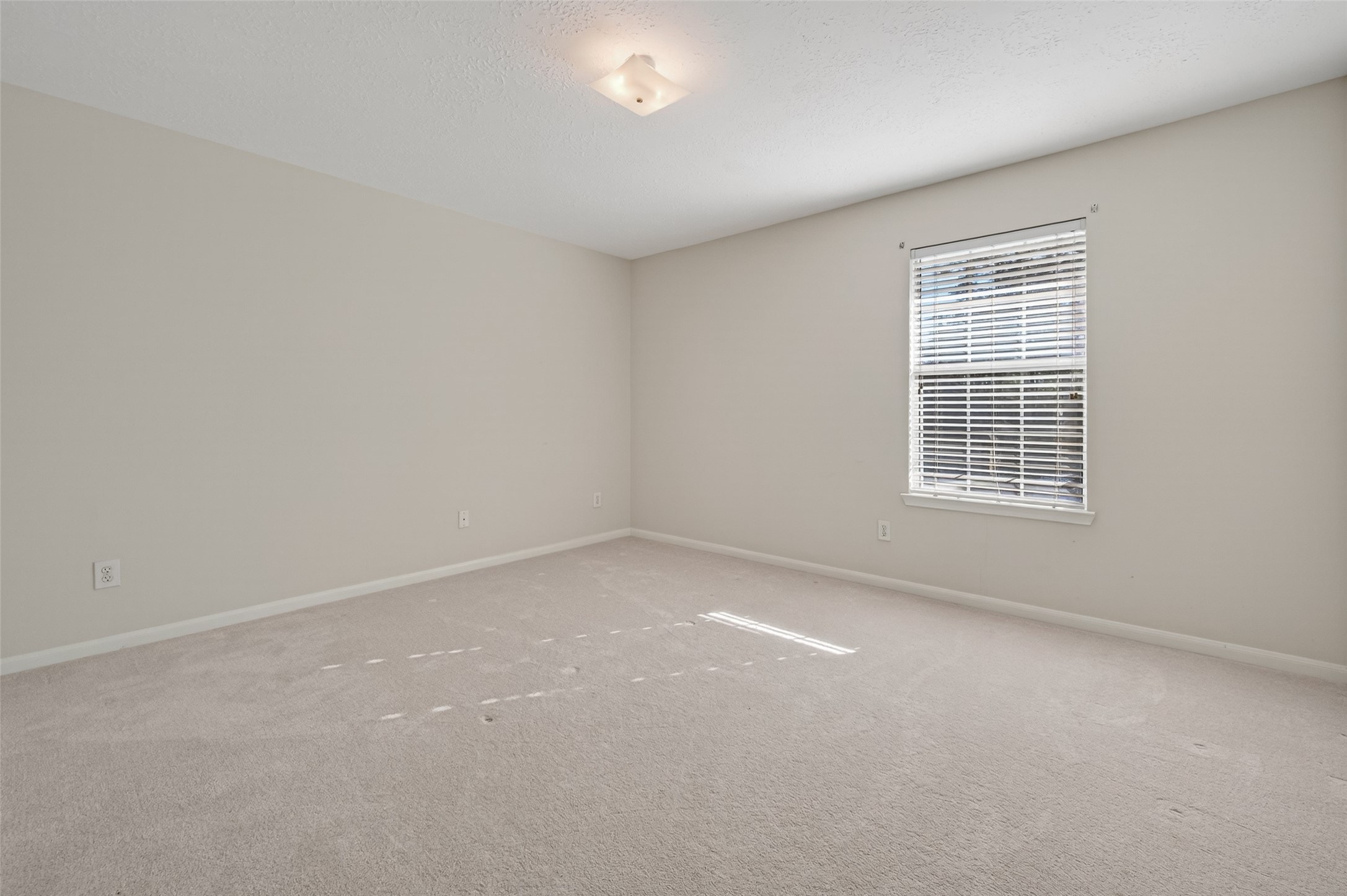 39 North Delta Mill Circle Conroe, TX 77385 - Photo 30 of 35 an empty room with a window