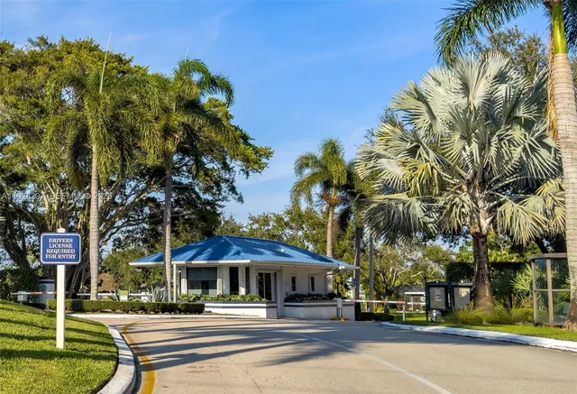 $775,000 | 3804 Southeast Fairway West, Stuart, FL 34997