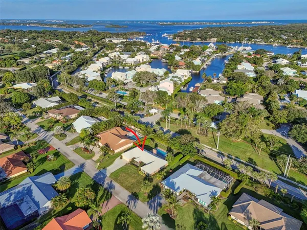 $750,000 | 3804 Southeast Fairway West, Stuart, FL 34997