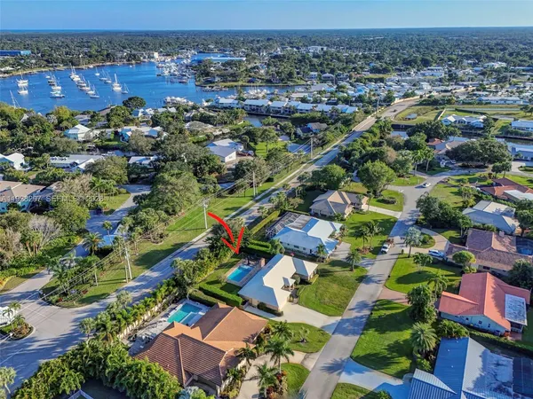 $750,000 | 3804 Southeast Fairway West, Stuart, FL 34997