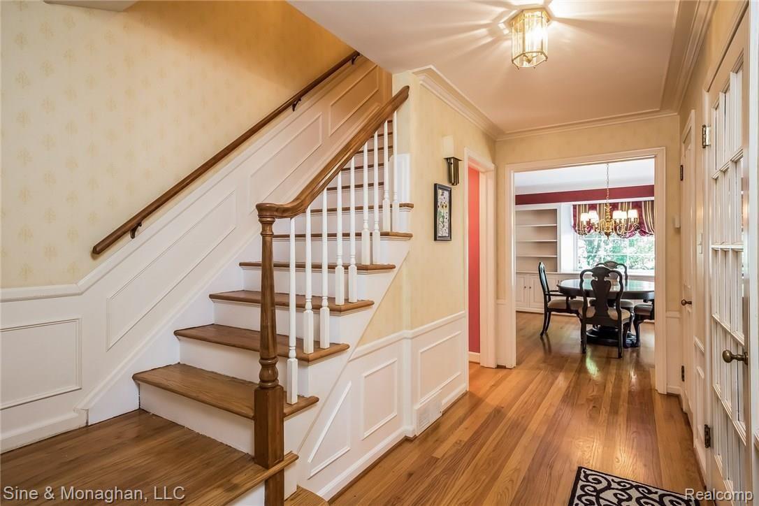 1027 Audubon Road Grosse Pointe, MI 48230 - Photo 9 of 51 010-Foyer-3063741-medium.jpg