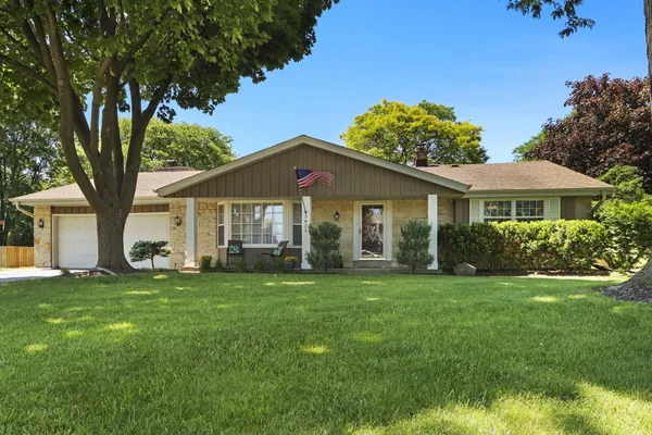 $459,900 | 3625 South Brentwood Road, New Berlin, WI 53151