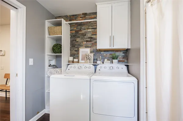 $199,900 | 275 Ogden Center Road, Ogden, NY 14559