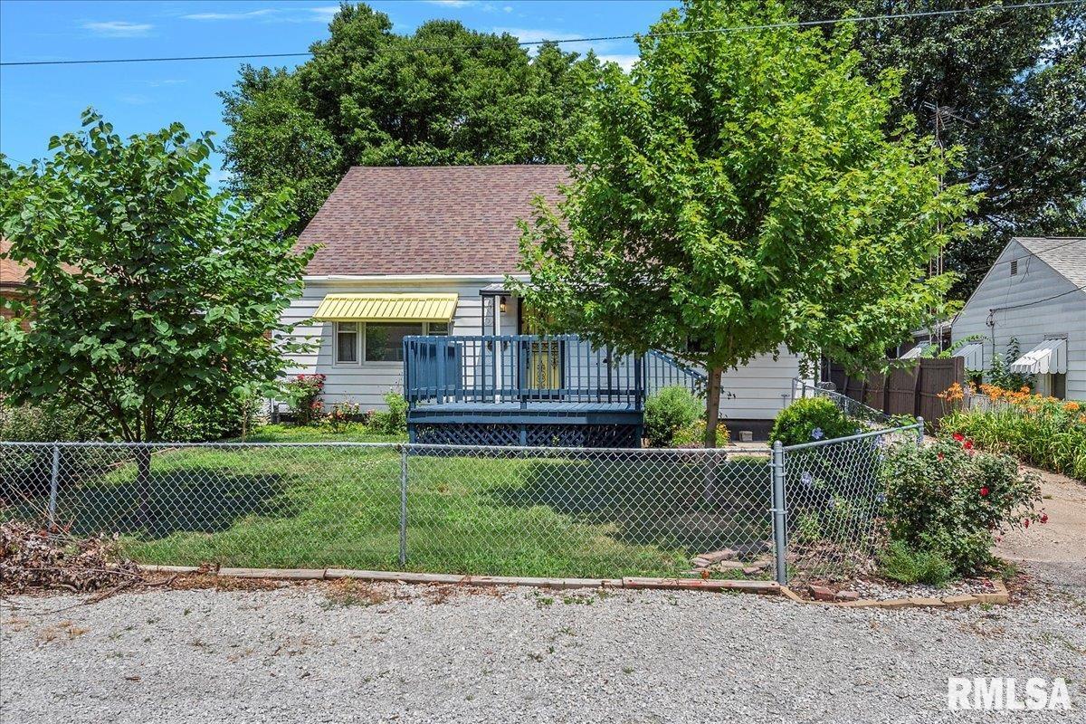 2915 East Elliott Avenue Springfield, IL 62702 - Photo 1 of 43